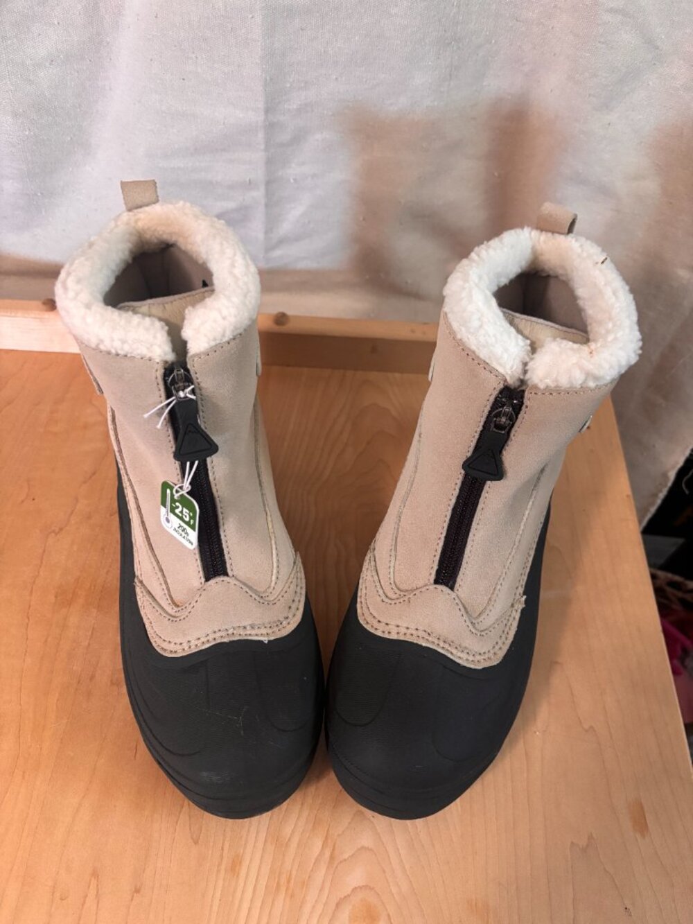 BNIB Columbia Tan and Grey Snow Boots - Picture 8 of 8